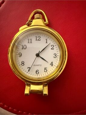 Beautiful Golden Pocket Pendant Quartz Watch with White Dial